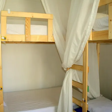 Locals & ホステル リスボン