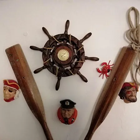 ホステル Locals & *