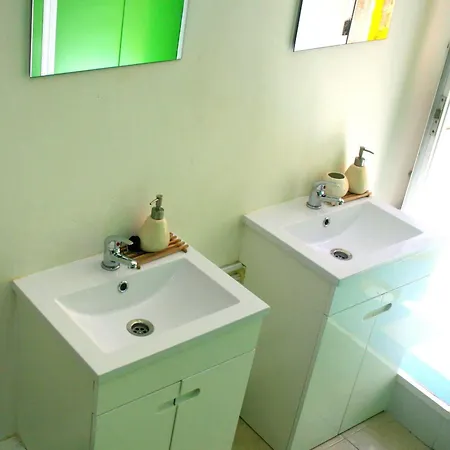 Locals & אכסניה ליסבון