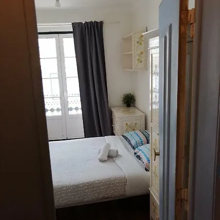 Locals & Hostel Lisboa