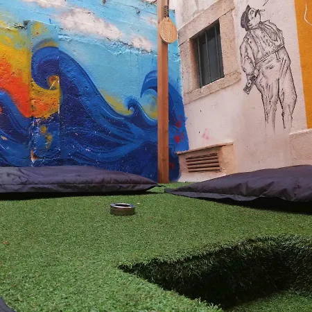 Locals & * ליסבון