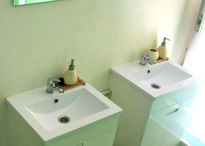 Locals & Hostel Lisbon