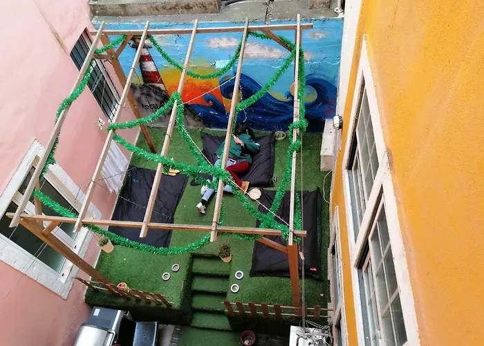 Locals & Hostel Lisbon