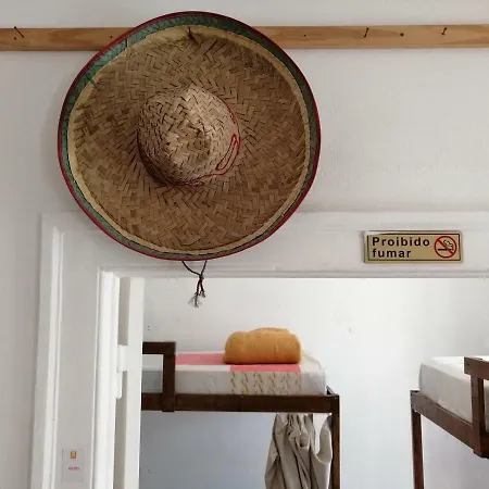 Hostal Locals & *